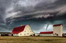 Hutchinson: Tornado, rural, Barn
