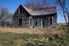 Hutchinson: House, Wood, weathered